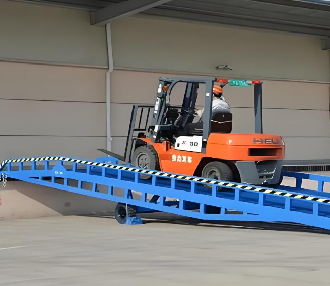 德兴移动式卸货平台（叉车用）